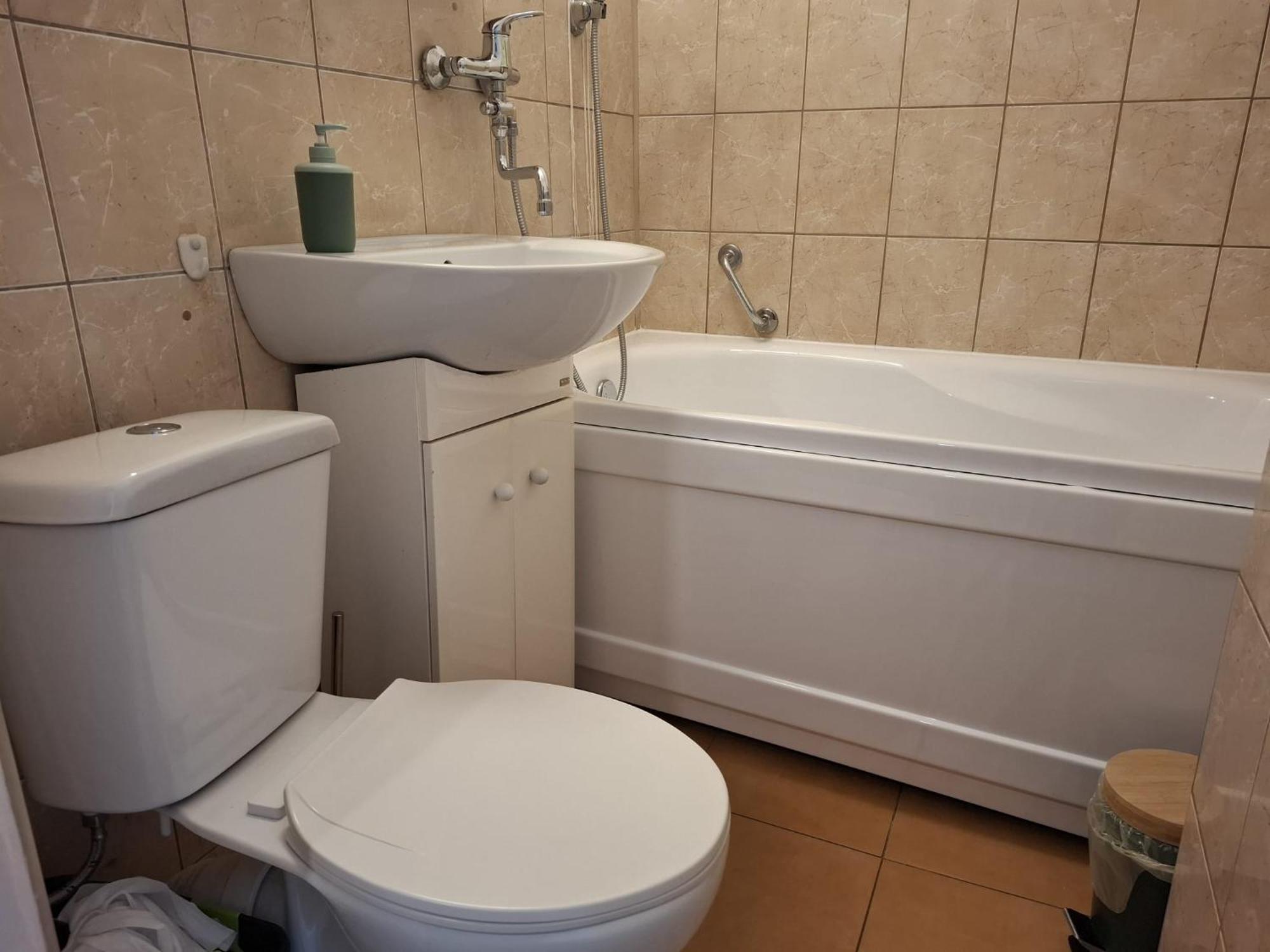 Apartment U Zegarmistrza Z Garazem